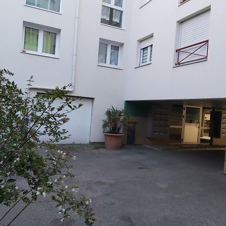 T2 Parking A Reserver Wi-Fi 10' A Pied Du Port Vannes Kültér fotó
